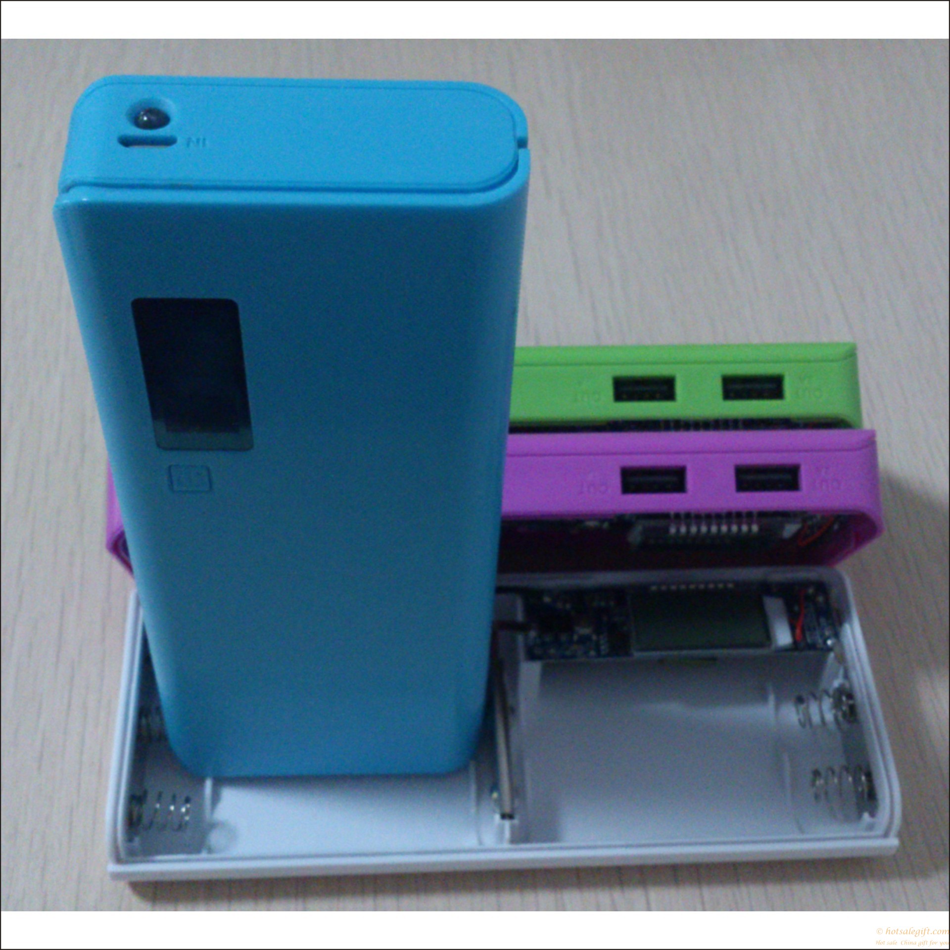 hotsalegift costeffective digital display mobile power bank charger lcd display 1