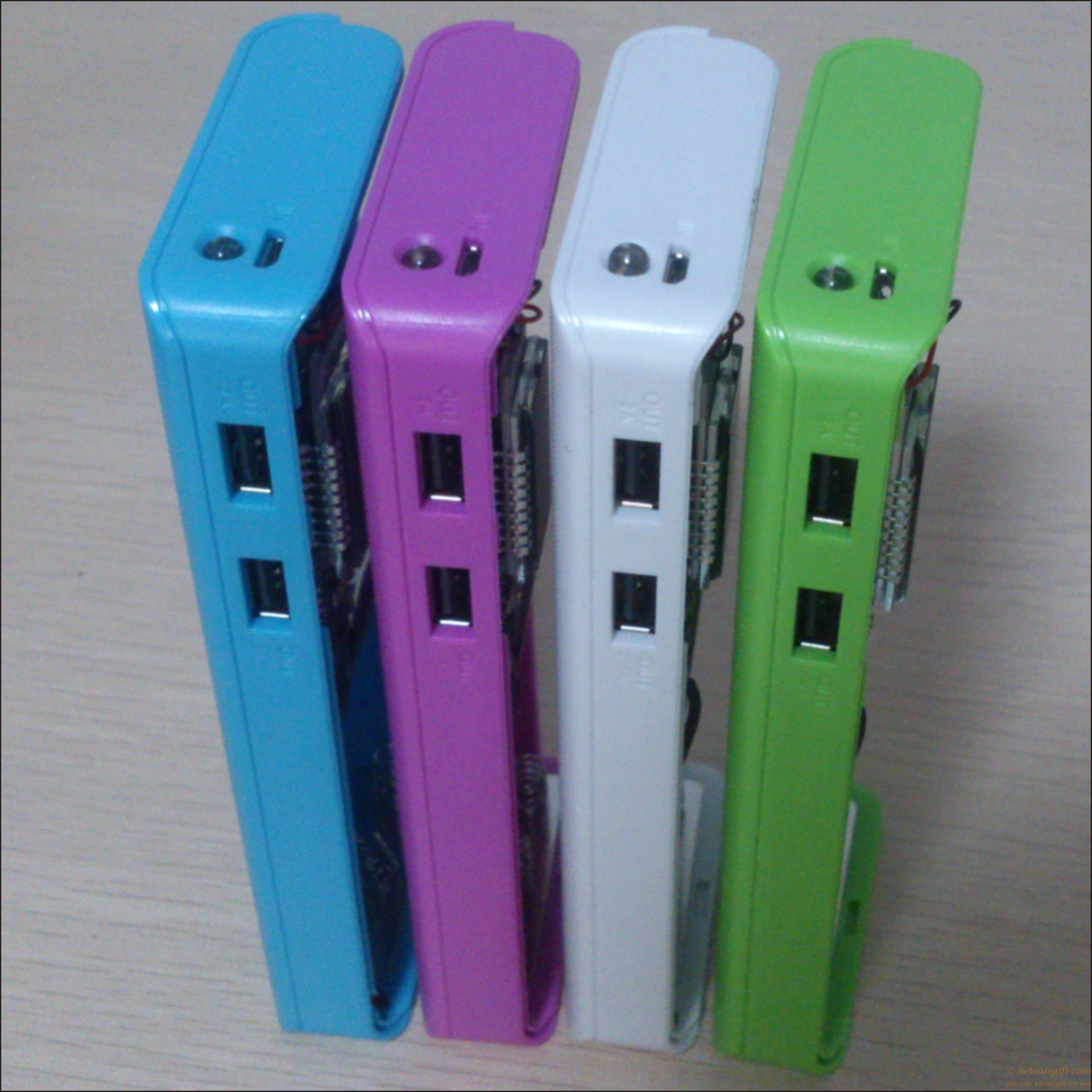 hotsalegift costeffective digital display mobile power bank charger lcd display 3