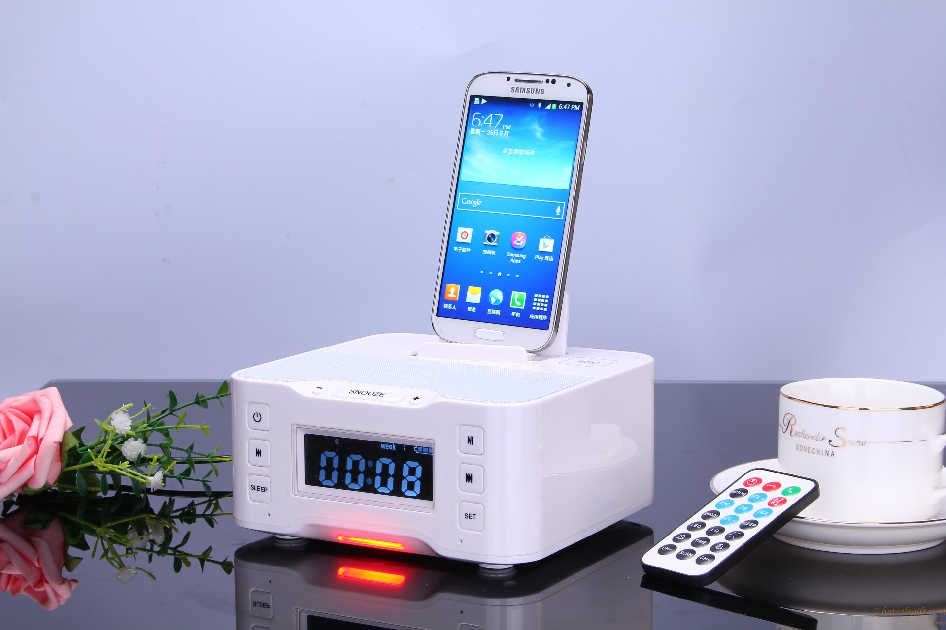 hotsalegift design nfc smart bluetooth speaker supporting iphone samsung lg htc charging playing music 10