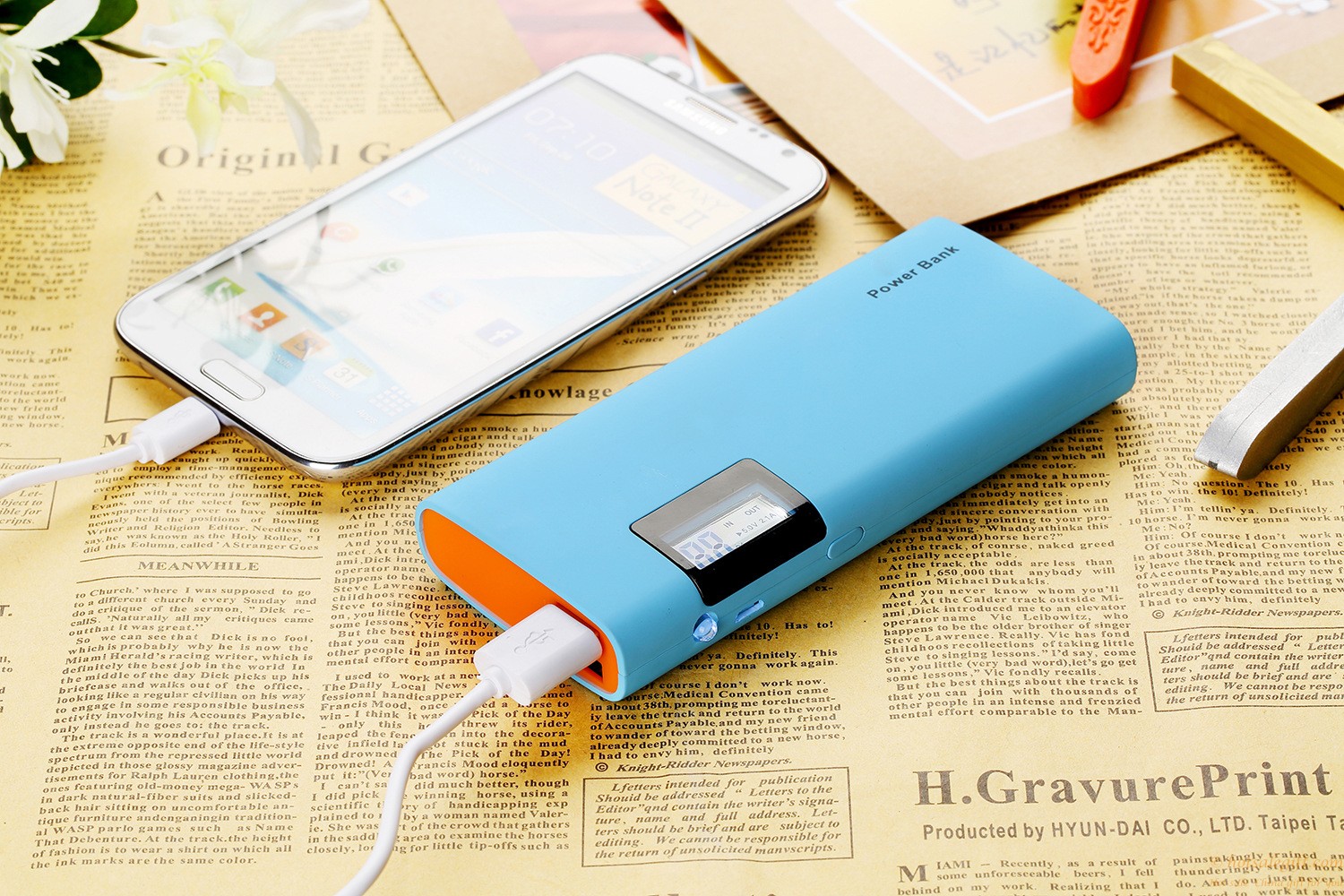 hotsalegift smart 13000mah high capacity mobile power bank charger lcd screen 5